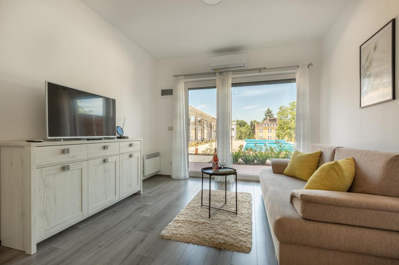 Aparthotel Pauzo Balaton Balatonföldvár Esterno foto